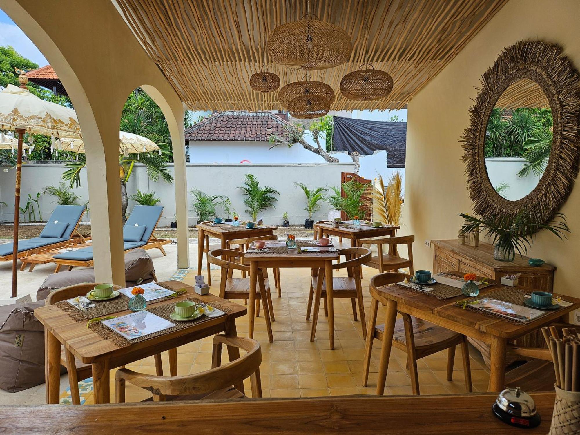 ホテル United Colors Of Lembongan エクステリア 写真