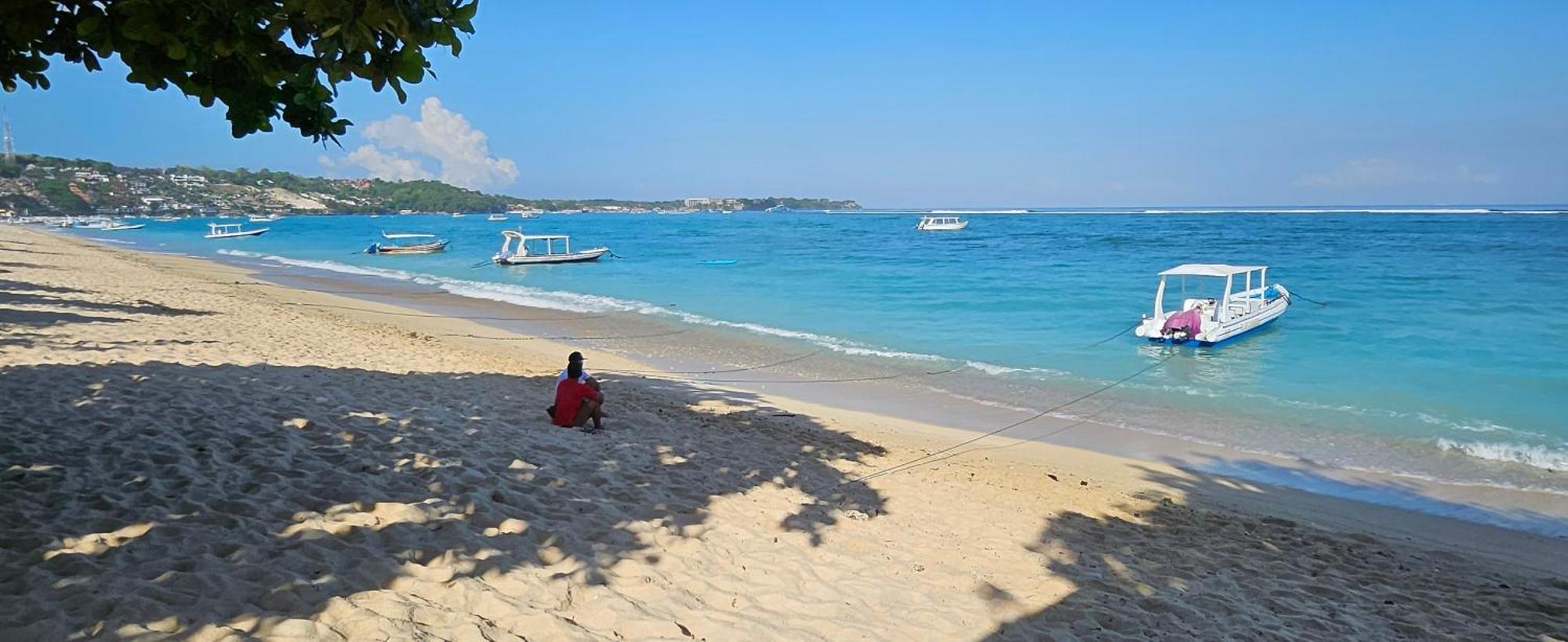 ホテル United Colors Of Lembongan エクステリア 写真